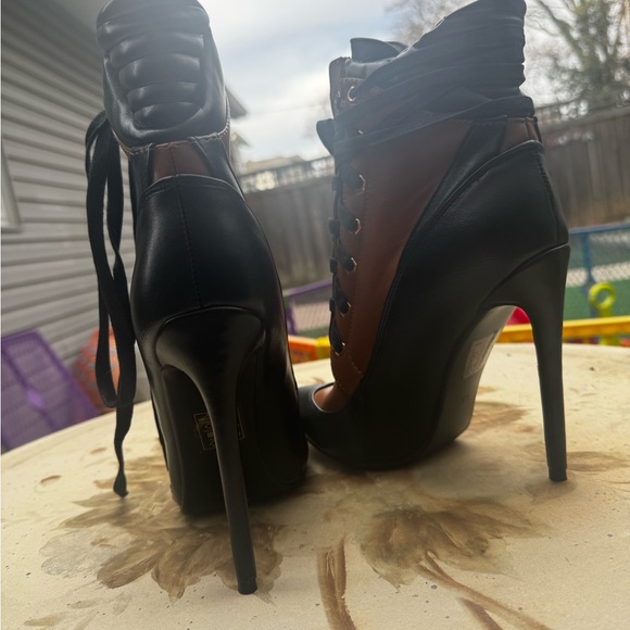 Elegant Black and Brown Lace-Up Women's Boots - Picture 4 of 5